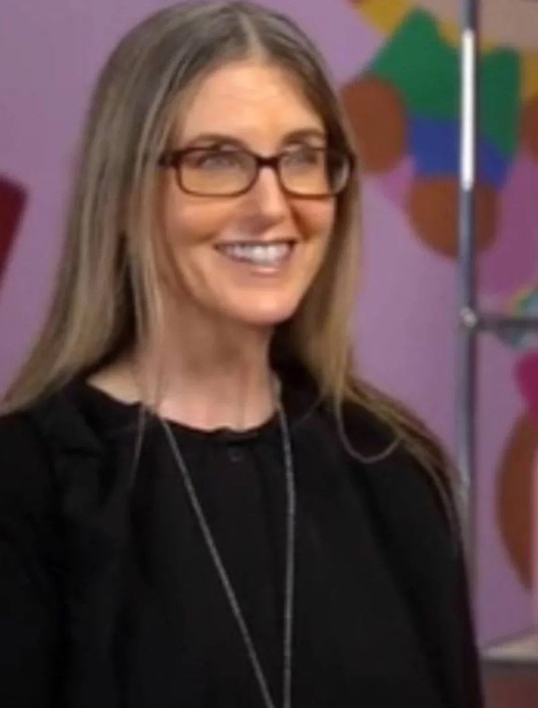 A diretora Jill Cook, da Sanrio - empresa japonesa criadora da Hello Kitty - disse numa entrevista ao Today Show, da NBC, que a personagem não é uma gata, mas sim uma menina nascida e criada em Londres. - 