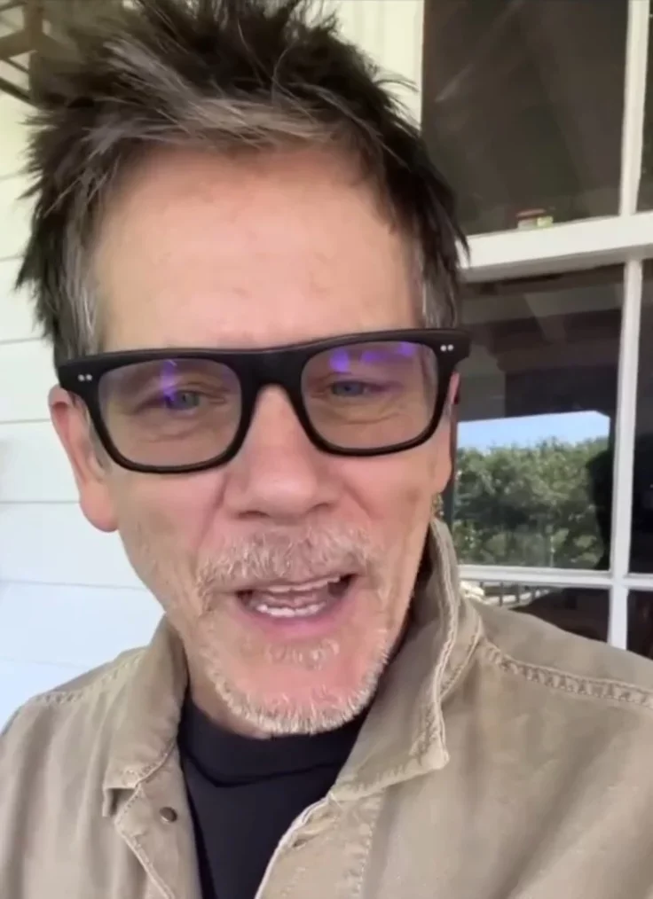 O ator Kevin Bacon revelou que já recorreu a um protético e a um maquiador para usar dentes falsos e uma maquiagem que impedissem o seu reconhecimento pelo público. -  (crédito: Reprodução Instagram)