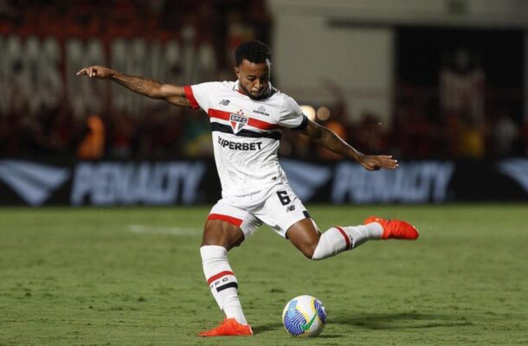São Paulo tem a volta de laterais para enfrentar o Botafogo São Paulo tem a volta de laterais para enfrentar o Botafogo