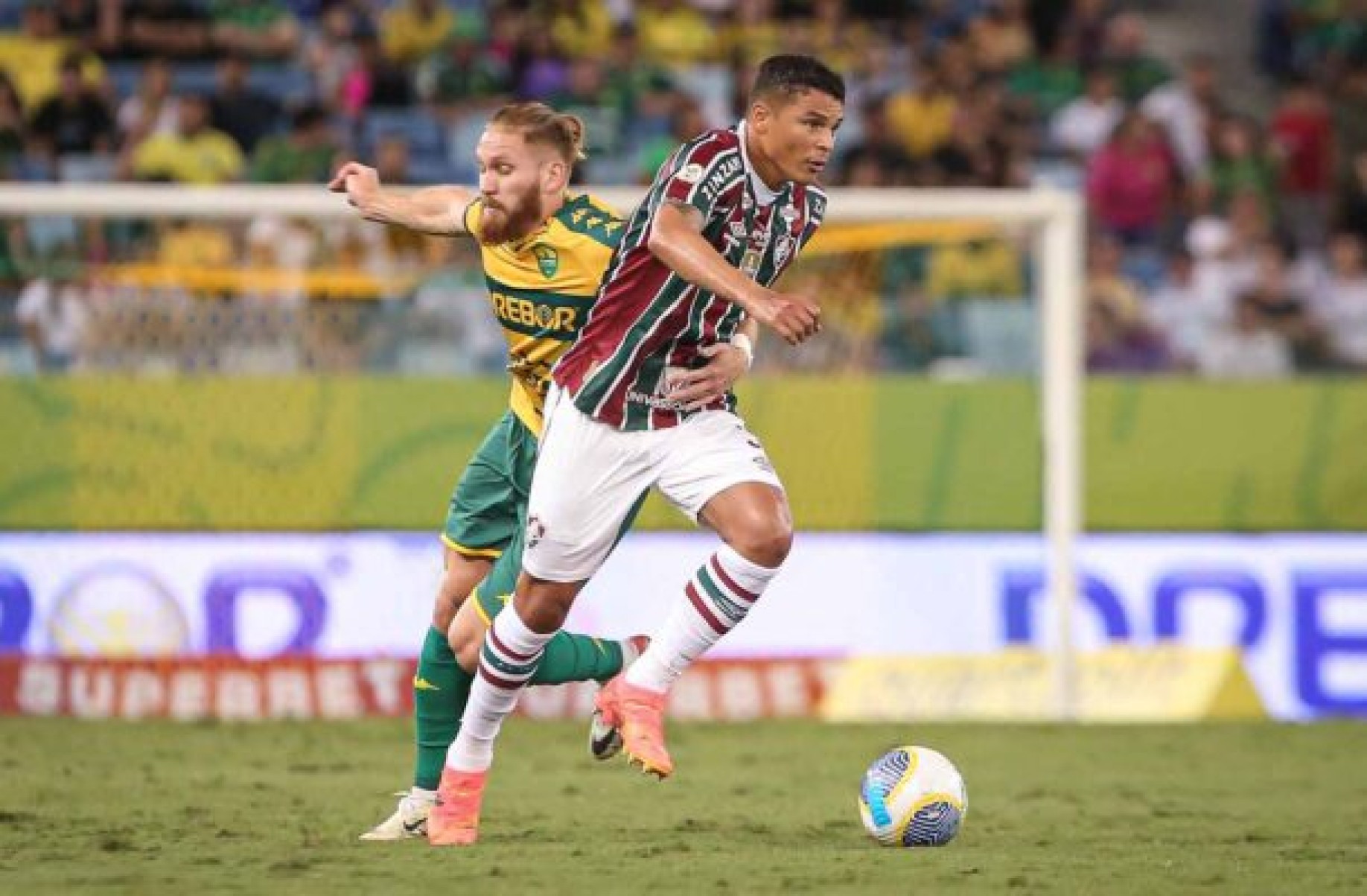 Fluminense encerra jejuns e volta a vencer fora de casa no Brasileirão