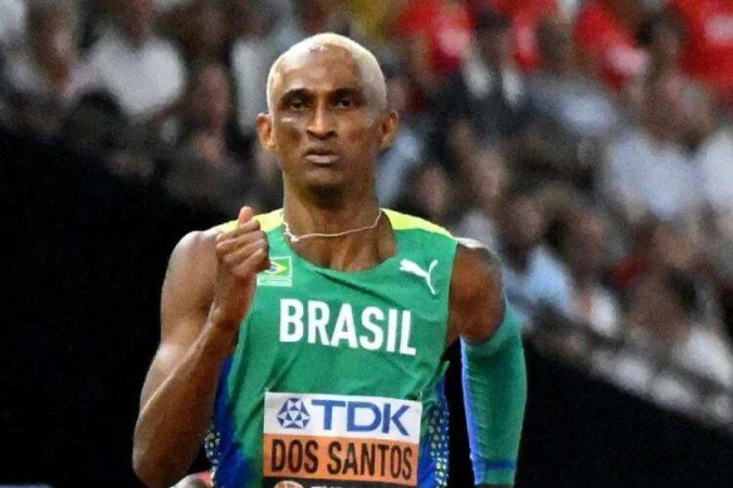  Alison dos Santos vai à final dos 400m com barreiras