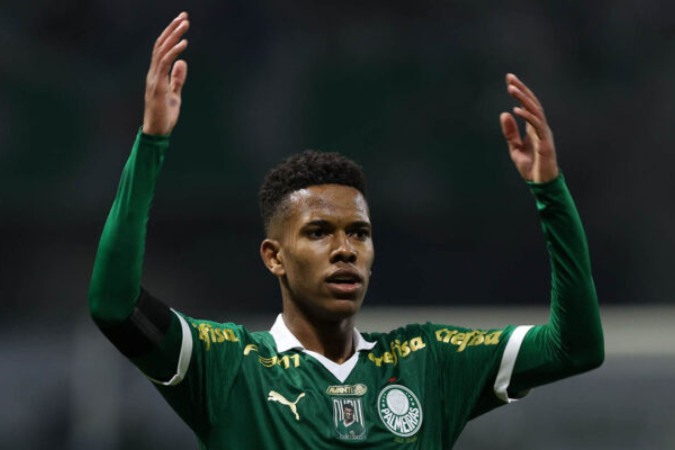  O jogador Est..v..o, da SE Palmeiras, em jogo contra a equipe do SC Corinthians P, durante partida v..lida pela d..cima terceira rodada, do Campeonato Brasileiro, S..rie A, na arena Allianz Parque. (Foto: Cesar Greco/Palmeiras/by Canon)
     -  (crédito:  CESAR GRECO)