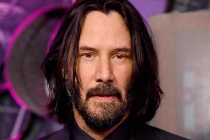 China Miéville, à esquerda, e Keanu Reeves estão publicando um romance juntos -  (crédito: BBC)