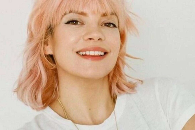 Lily Allen surpreende ao dizer que não sabe lavar roupas -  (crédito: TMJBrazil)