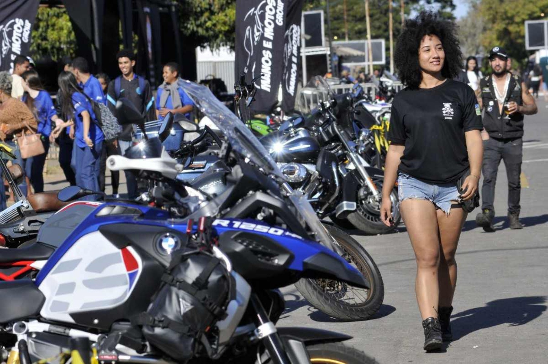 Giulia Mariane acabou de completar 18 anos  e está sonhando com sua própria moto