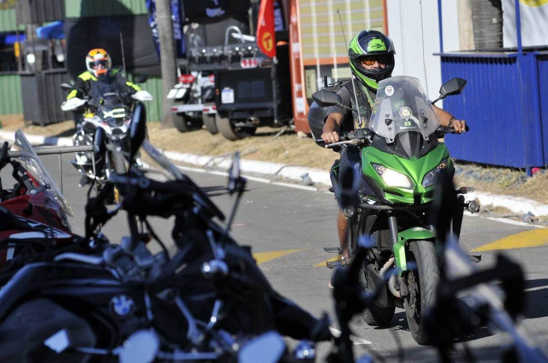 No sábado, cerca de 35 mil motocicletas devem  participar do tradicional passeio motociclístico do festival