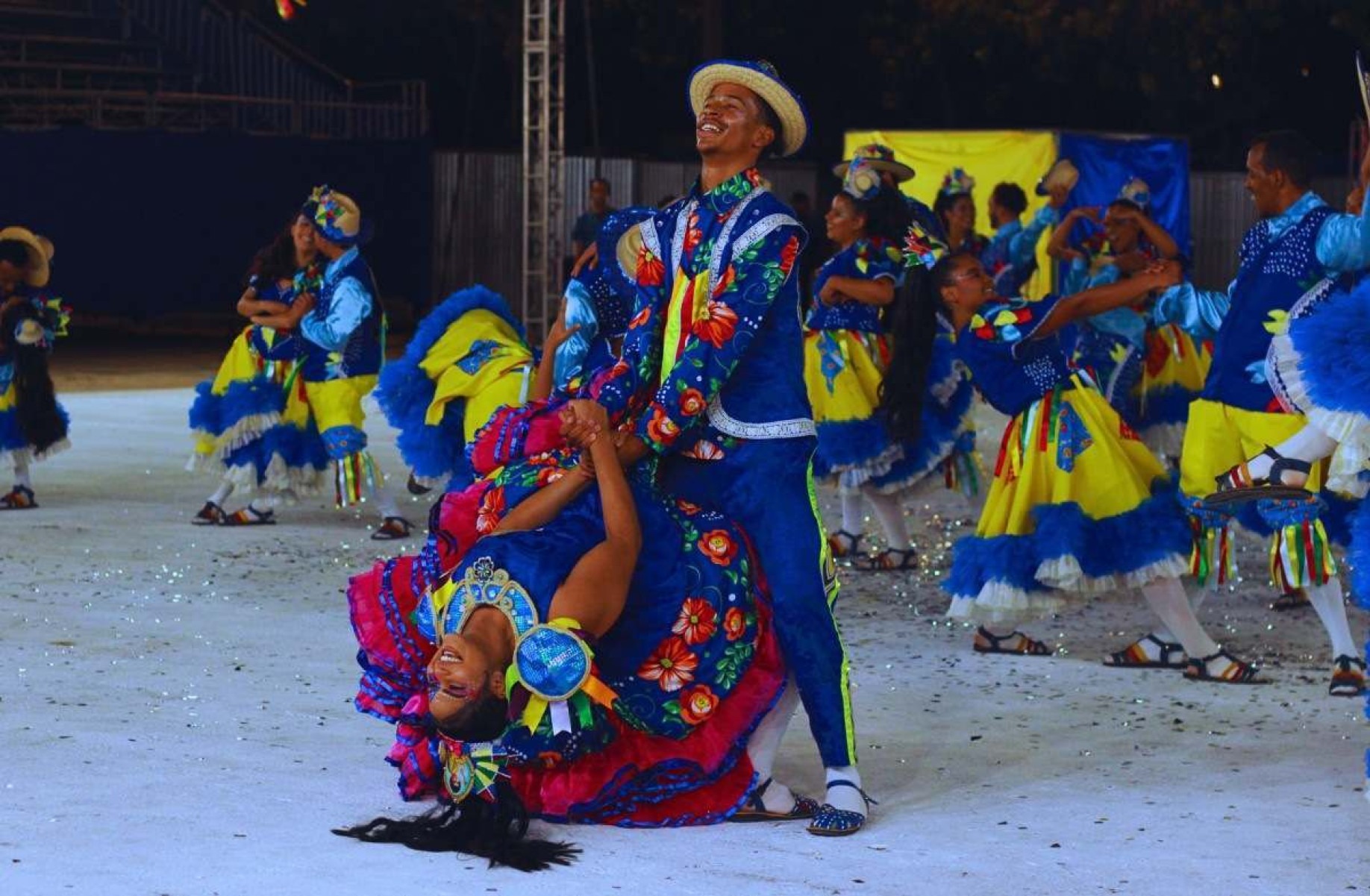 A Quadrilha Tico Tico no Fub, de guas Lindas de Gois, conquistou o terceiro lugar no Grupo de Acesso da LinqDFE. 