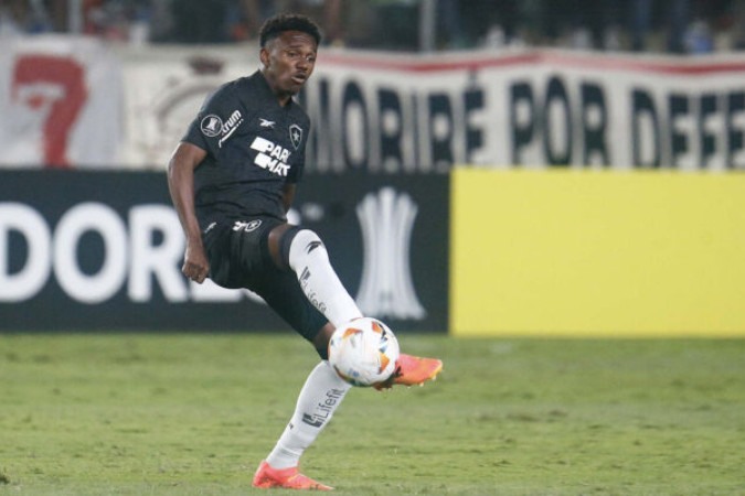 ante do Alvinegro está afastado desde maio quando sofreu uma lesão na coxa direita; Previsão de alta é de dez dias para o atleta -  (crédito: Foto: Vitor Silva/Botafogo.)