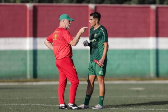 nico tricolor, Mano Menezes, fez treinos com diferentes escalações nesta terça-feira (23), véspera do duelo no Maracanã -  (crédito: Foto: LUCAS MERÇON / FLUMINENSE F.C)