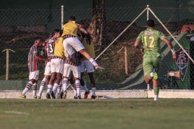 olor chega à terceira vitória seguida e já surge na nona colocação, mas com a mesma pontuação do oitavo lugar, Santos -  (crédito: Foto: LEONARDO BRASIL/ FLUMINENSE FC)