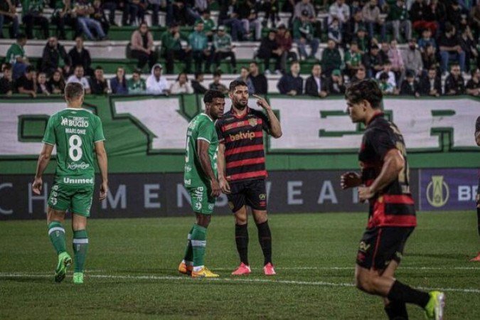 ados opostos na tabela, equipes duelaram na Arena Condá e jogo terminou em igualdade por 1 a 1 - (crédito: Foto: Divulgação/Sport) ados opostos na tabela, equipes duelaram na Arena Condá e jogo terminou em igualdade por 1 a 1 - (crédito: Foto: Divulgação/Sport)