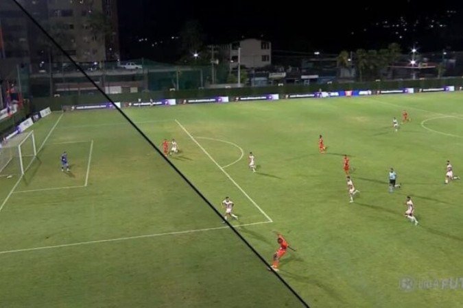ação aconteceu durante o jogo entre Puerto Cabello e Portuguesa, válido pela 2ª rodada do torneio Clausura da 1ª divisão
- (crédito: Reprodução/Liga FUTVE) ação aconteceu durante o jogo entre Puerto Cabello e Portuguesa, válido pela 2ª rodada do torneio Clausura da 1ª divisão
- (crédito: Reprodução/Liga FUTVE)