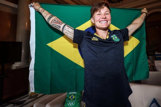 Raquel Kochhann, do Rugby brasileiro, será uma das porta-bandeiras do Brasil na Cerimônia de Abertura das Olimpíadas de Paris
 -  (crédito: Gaspar Nóbrega/COB)