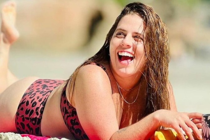 Em clima de férias, Tati Machado surge toda sorridente em fotos de biquíni -  (crédito: Observatorio dos Famosos)