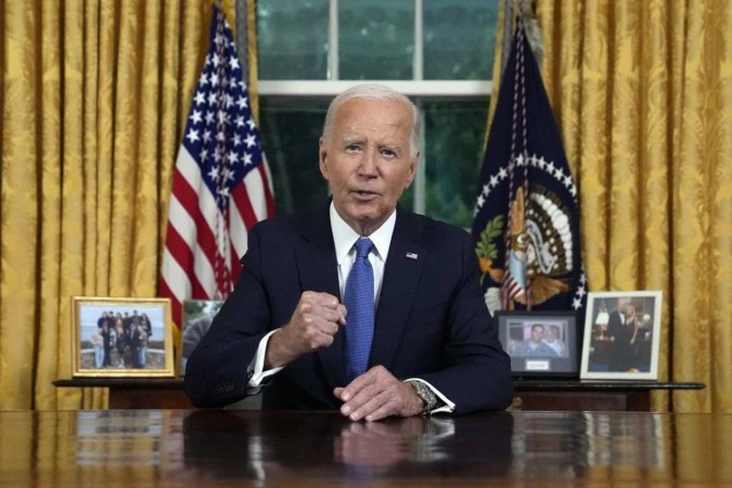 Joe Biden escolheu o Salão Oval da Casa Branca para explicar ao país os motivos de abandonar a campanha: alerta sobre o futuro -  (crédito: Evan Vuccis/AFP)