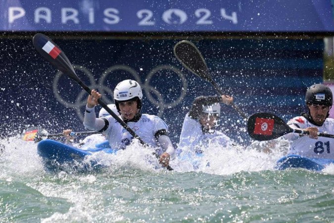 Na semana passada a vazão do rio Sena havia caído, mas em função de fortes chuvas o nível do rio voltou a subir 
 -  (crédito: Bertrand GUAY / AFP)