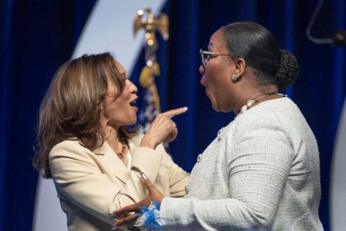 Kamala Harris com a presidente da irmandade Zeta Phi Beta, Stacie Grant