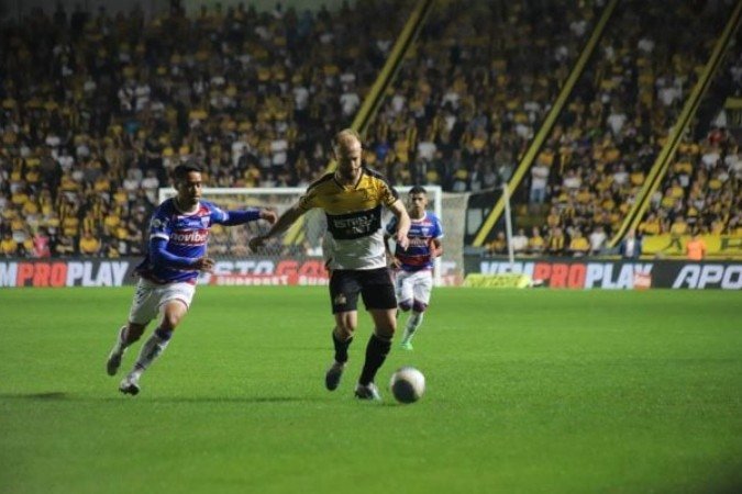 pes fazem grande jogo que termina em igualdade no Heriberto Hulse - (crédito: Foto: Celso da Luz/ Assessoria de imprensa Criciúma E.C.) pes fazem grande jogo que termina em igualdade no Heriberto Hulse - (crédito: Foto: Celso da Luz/ Assessoria de imprensa Criciúma E.C.)