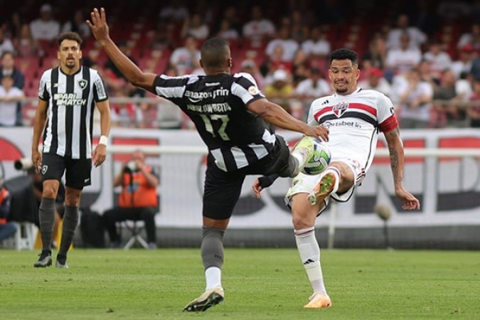 olor encara o Glorioso nesta quarta-feira, no MorumBIS, tentando diminuir a distância para o líder do Campeonato Brasileiro -  (crédito: Foto: Nilton Fukuda/saopaulofc.net)