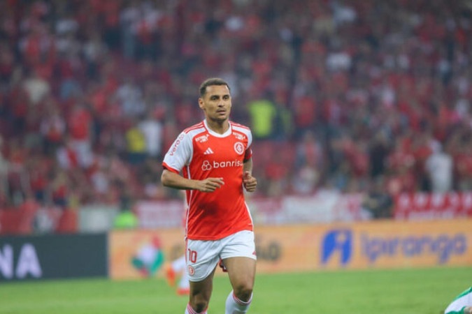 dor sofre lesão no joelho esquerdo e para por dois meses. Contusão ocorreu durante eliminação para o Rosario Central, na última terça (23) -  (crédito: Foto: Ricardo Duarte / Internacional)