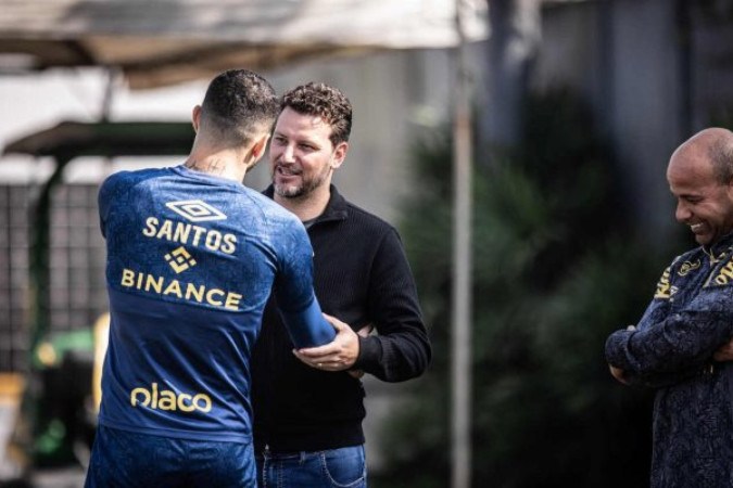 eia esteve no CT para acompanhar atividade do Santos. Próximo jogo é contra o time de Maceió, fora de casa, no próximo domingo -  (crédito: Fotos: Raul Baretta/ Santos FC)