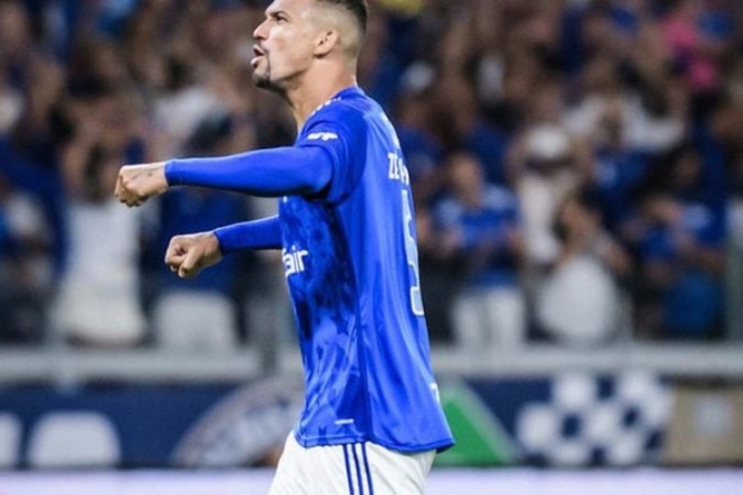 dor levou terceiro amarelo da série e não enfrenta o líder do Campeonato Brasileiro na próxima rodada -  (crédito: Foto: Gustavo Aleixo/Cruzeiro)