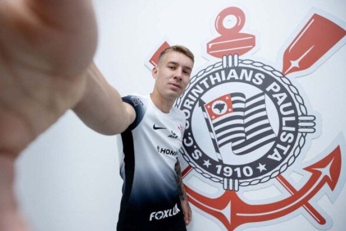 dor chega ao clube para suprir carência no setor de meio de campo e se mostrou ansioso para vestir a camisa do Timão
 -  (crédito: Foto: Rodrigo Coca/ Agência Corinthians)