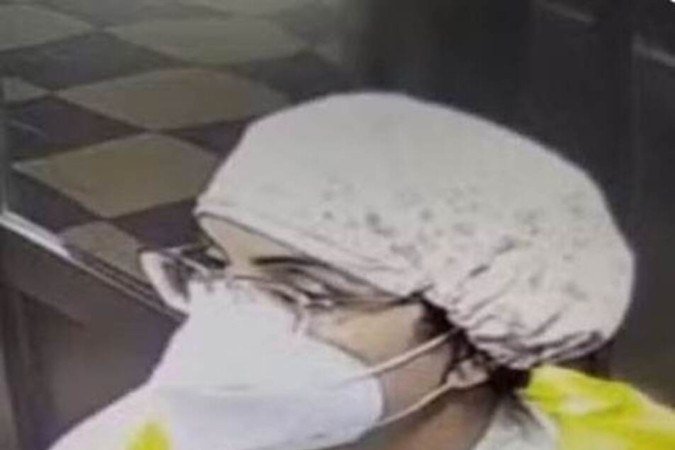 ... e se passou por pediatra para pegar a bebê no quarto do hospital