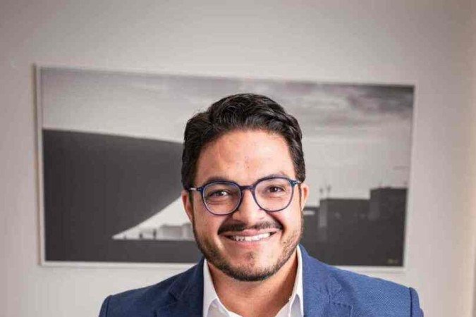 O ortopedista Isaias Chaves, 39 anos, usa IA para mapear a posição de próteses durante cirurgias