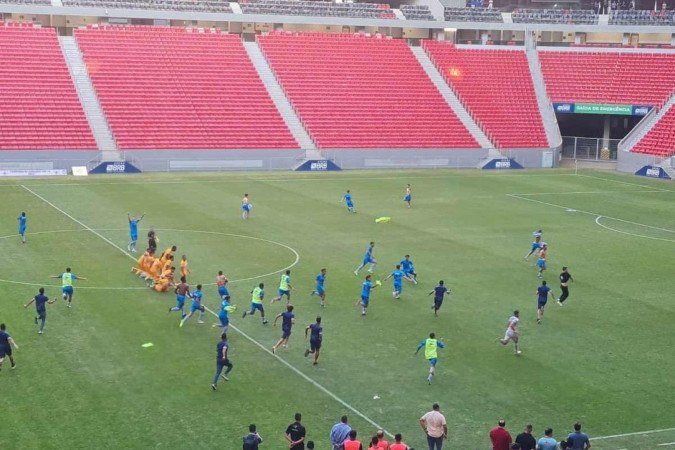 Cobrança convertida por Arthur sacramentou o quarto título do Candanguinho dos Leões do Planalto -  (crédito: Gabriel Botelho / CB / DA Press)