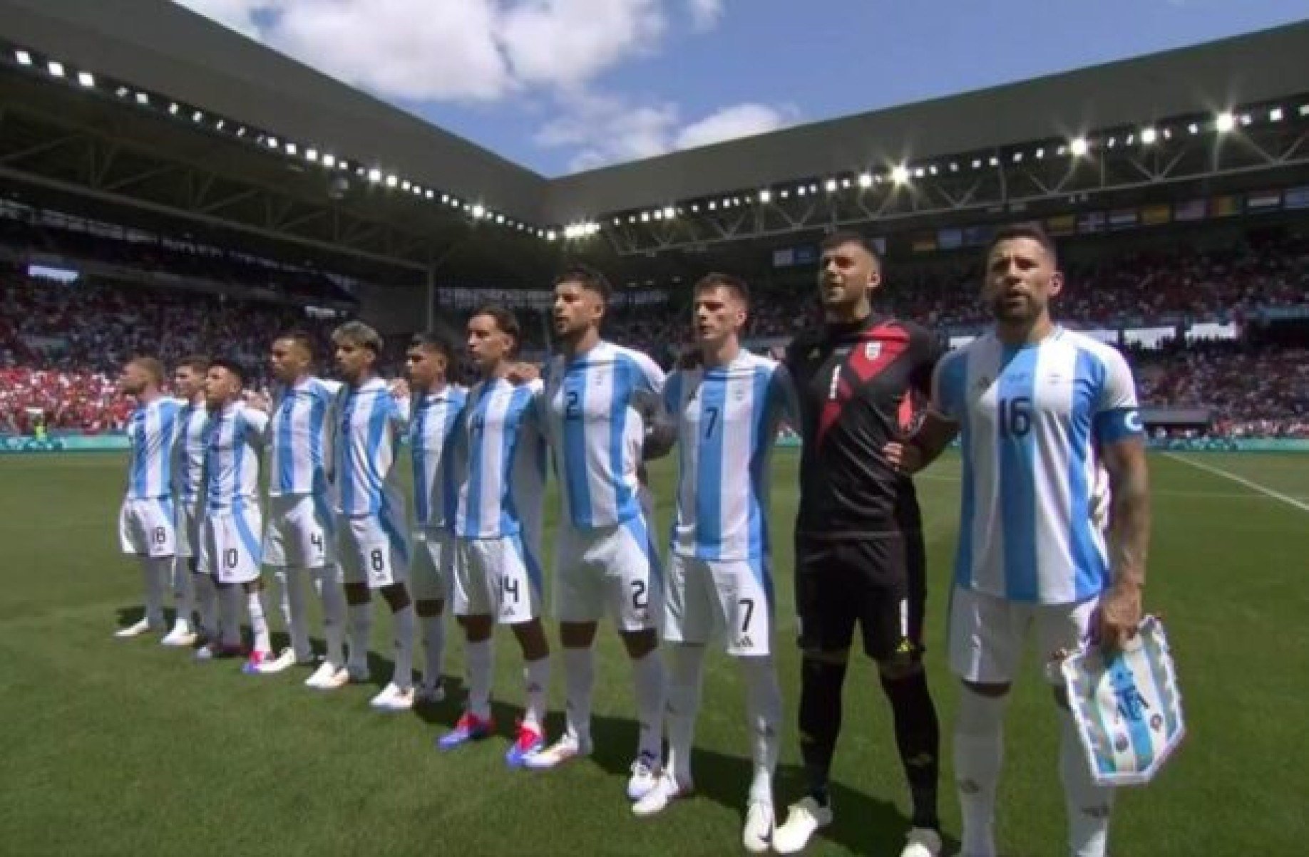Torcida francesa vaia hino da Argentina em sua estreia na Olimpíada