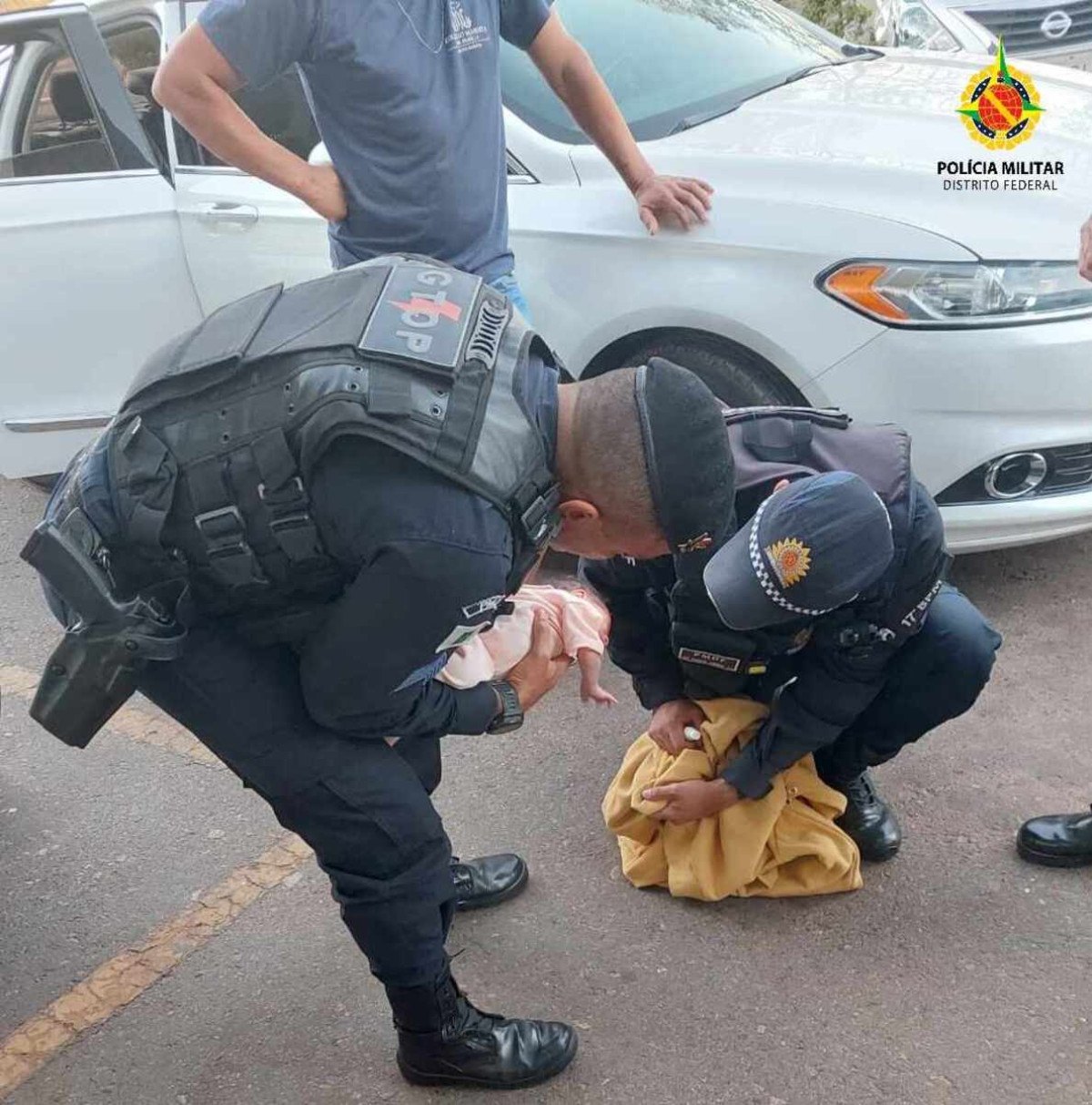 Policiais Militares salvam bebê engasgada em Samambaia 