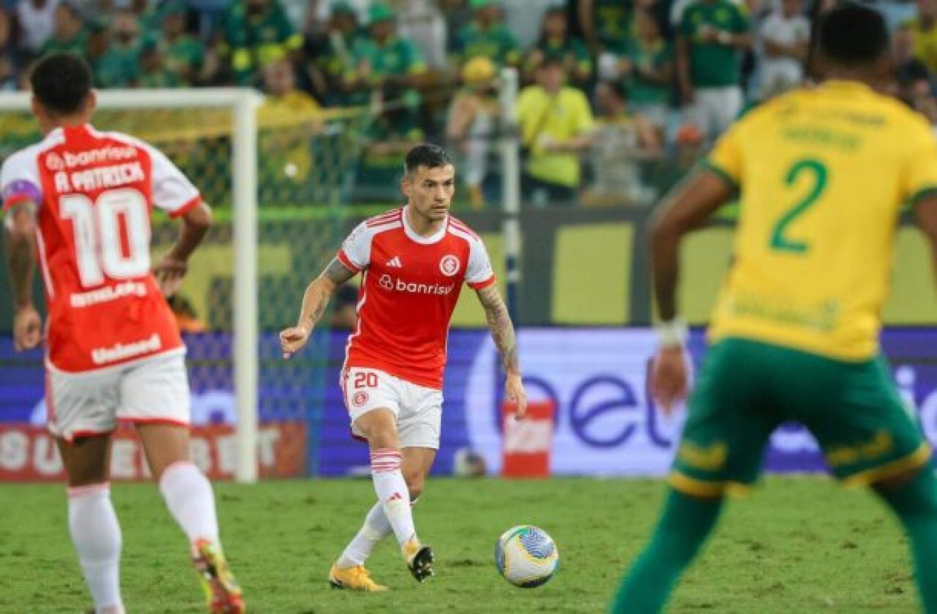 Aránguiz pede para sair do Inter nesta janela de transferências