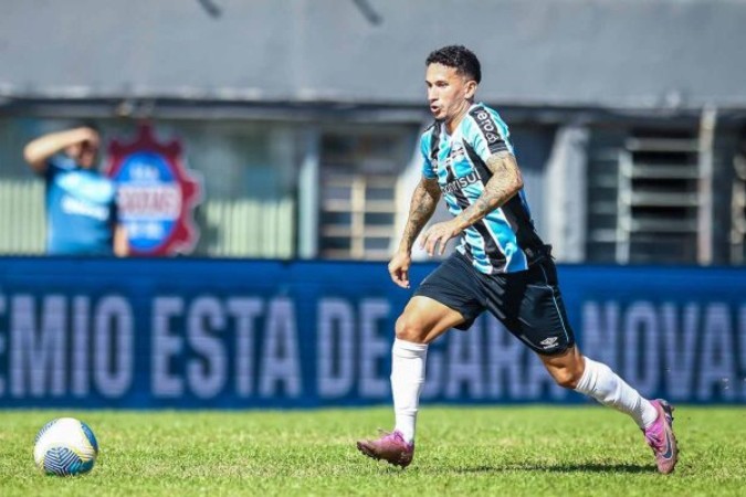 nte Dodi, que brigava por espaço no time titular do Imortal no duelo com o Corinthians, na vaga de Carballo sentiu desconforto muscular -  (crédito: Foto: Lucas Uebel/Grêmio)