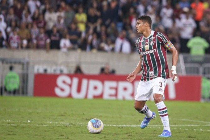 tão usou braçadeira com homenagem e dedicou vitória ao movimento de inclusão de pessoas com o transtorno do espectro autista -  (crédito: Foto: Lucas Merçon/Fluminense FC)