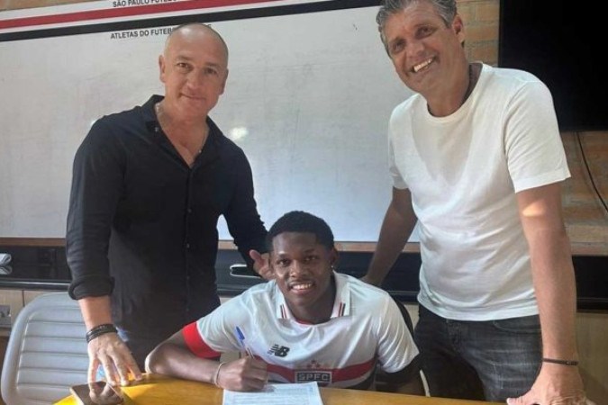 ld Cotito, de 18 anos, chega ao Tricolor Paulista após se destacar no Sporting Cristal e nas seleções de base do Peru -  (crédito: Foto: Divulgação / São Paulo)