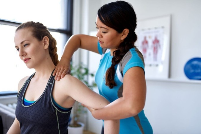 Dores no corpo não devem ser normalizadas, necessitando de ajuda médica (Imagem: AYA images | Shutterstock) -  (crédito: EdiCase)