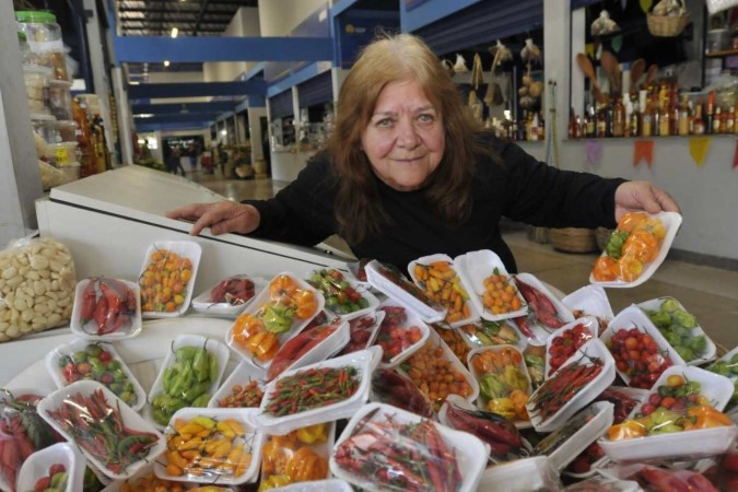 Jandira de Lourdes Andrade, 76, que trabalha no local há cinco décadas -  (crédito:  Minervino Júnior/CB)