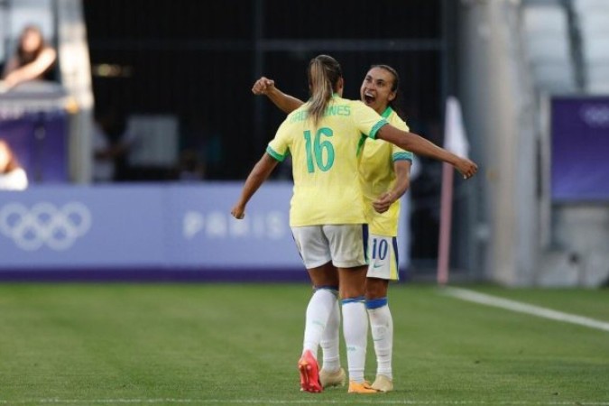 Marta comemorando gol com Gabi Nunes -  (crédito: Foto: Rafael Ribeiro/CBF)