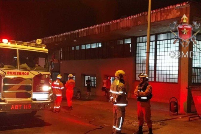 Apesar do susto, ninguém ficou ferido -  (crédito: CBMDF/Divulgação)