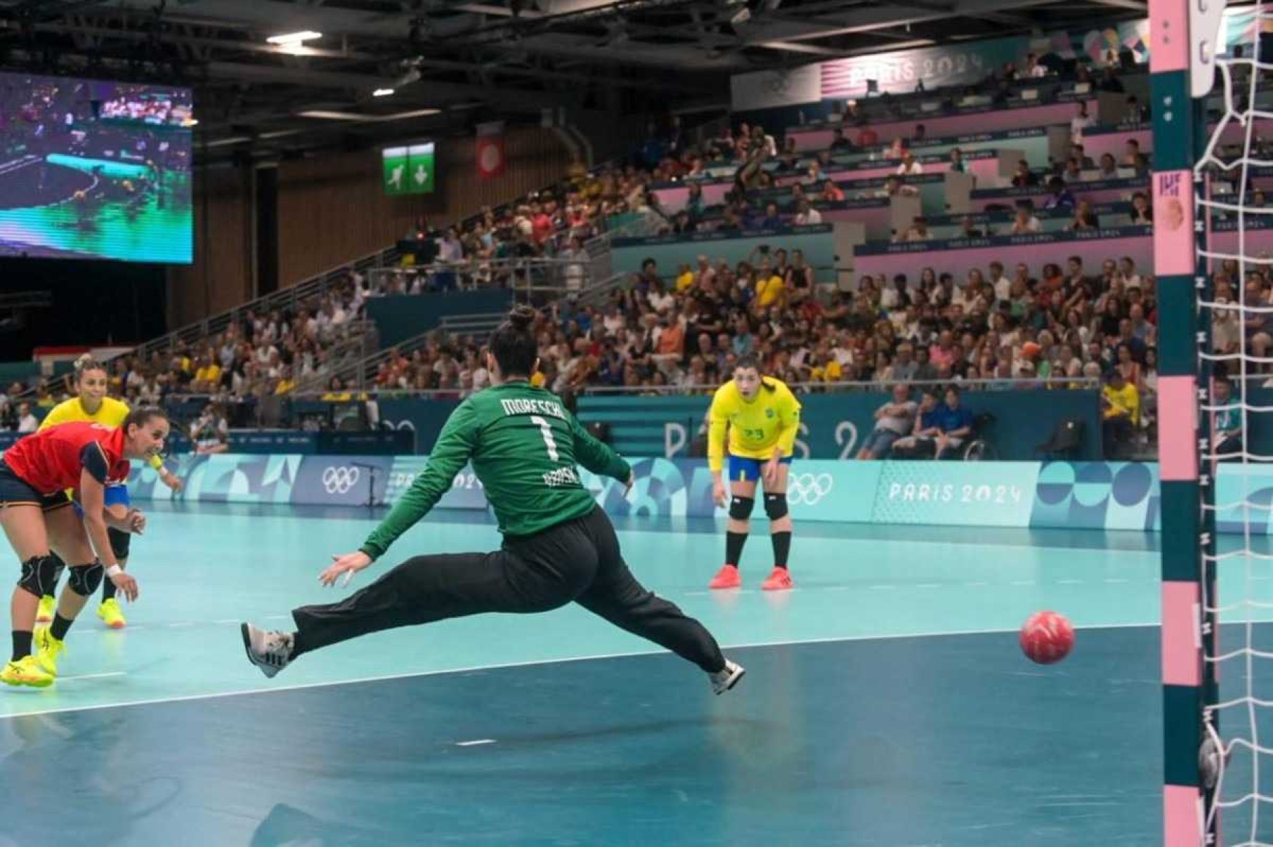 Gabi Moreschi, goleira da Seleo Feminina de Handebol, foi destaque na vitria sobre a Espanha, no primeiro jogo do time nas Olimpadas de Paris 2024