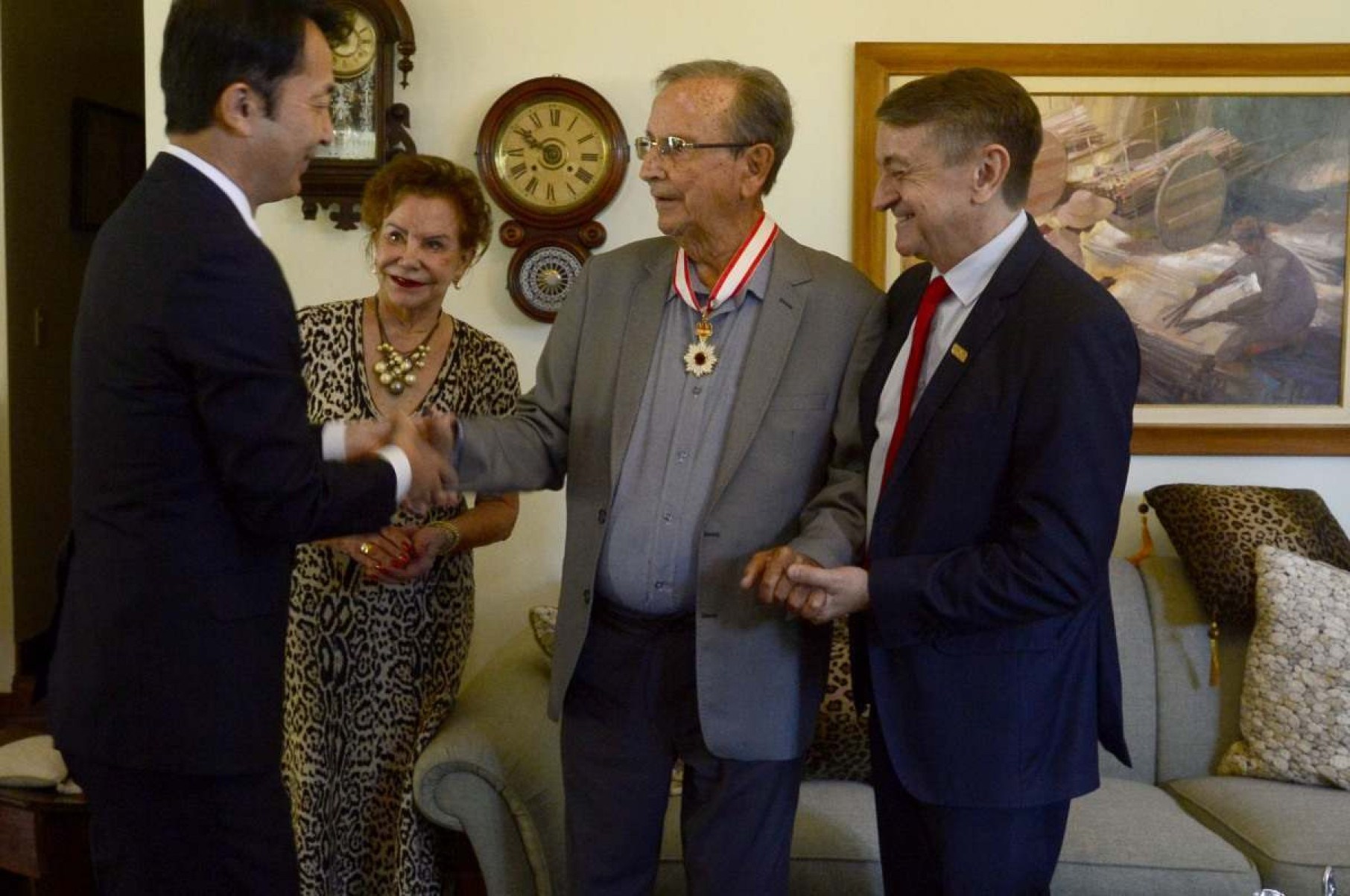 Reconhecimento com medalha vinda do Oriente