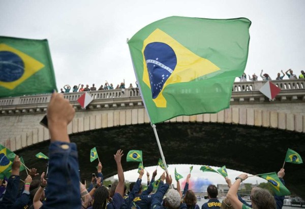 CARL DE SOUZA / POOL / AFP