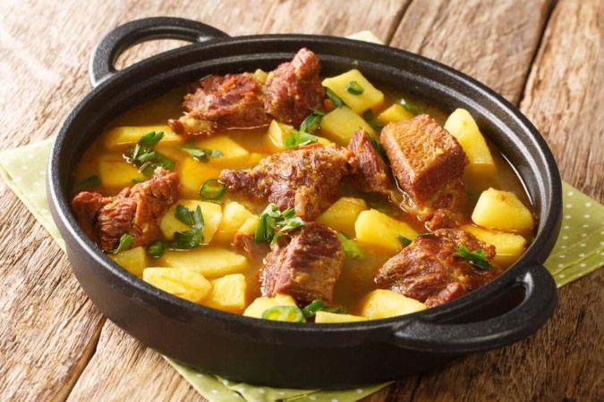 Carne de panela com batata (Imagem: AS Foodstudio | Shutterstock) -  (crédito: EdiCase)