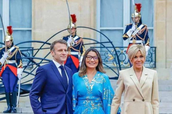 A primeira-dama Janja, o presidente da França Emmanuel Macron, e a primeira-dama francesa, Brigitte Macron - (crédito: Cláudio Kbene/Palácio do Planalto)