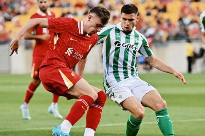 Agora com comando de Arne, os vermelhos vencem amistoso contra o Betis, da Espanha -  (crédito: Foto: Divulgação / Liverpool)