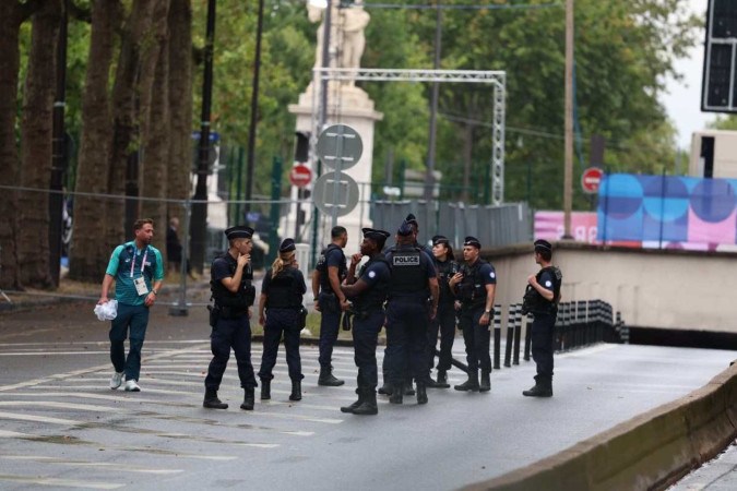 A motivação, segundo um dos policiais presentes, seria a verificação de um pacote abandonado na região -  (crédito: Abelardo Mendes Jr./CB/ D.A Press)