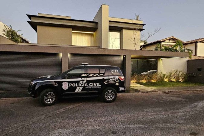 Policiais da DECOR cumpriram nove mandados de busca e apreensão no Lago Sul, Park Sul, Águas Claras e Gama - (crédito: Reprodução/PCDF) Policiais da DECOR cumpriram nove mandados de busca e apreensão no Lago Sul, Park Sul, Águas Claras e Gama - (crédito: Reprodução/PCDF)