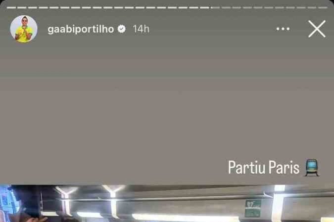 Na foto também está a autora do gol na vitória por 1 x 0 contra a Nigéria, Gabi Nunes.