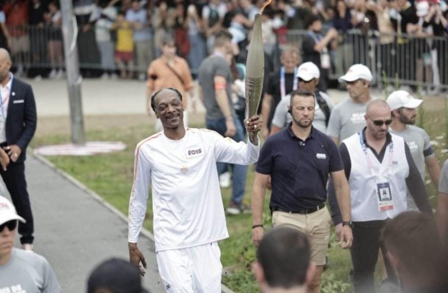 Snoop Dogg vira meme após participar de revezamento da tocha olímpica